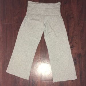 EXPRESS Grey, SM, cropped yoga pants. Never Worn.